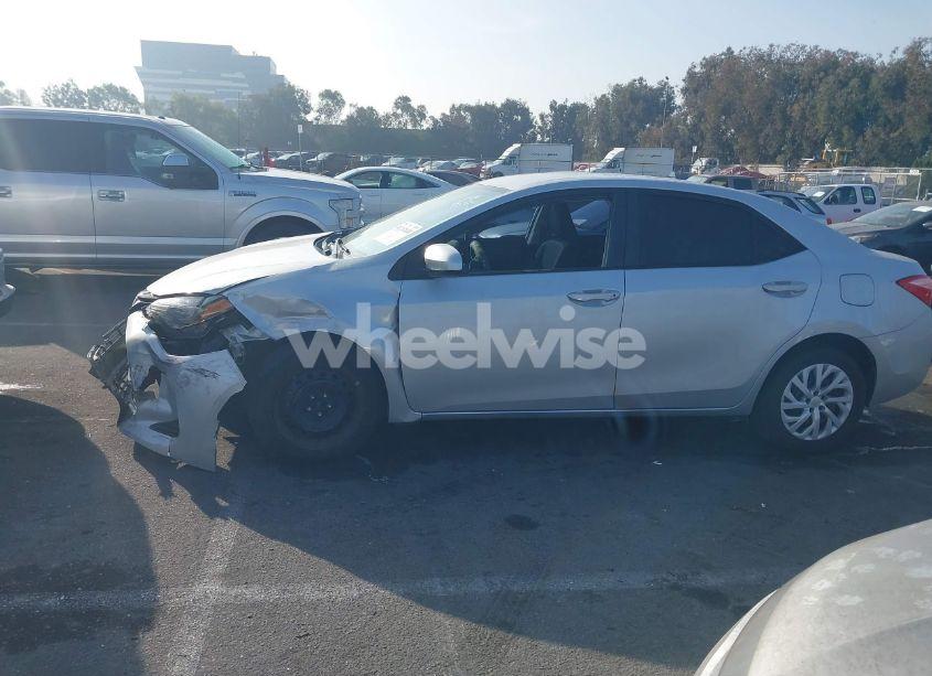 Photo 14 of 2018 Toyota Corolla LE (VIN 5YFBURHE3JP781685)