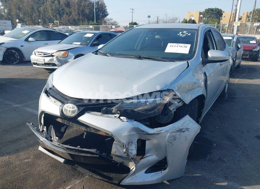 Photo 2 of 2018 Toyota Corolla LE (VIN 5YFBURHE3JP781685)