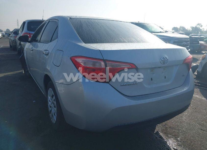 Photo 3 of 2018 Toyota Corolla LE (VIN 5YFBURHE3JP781685)