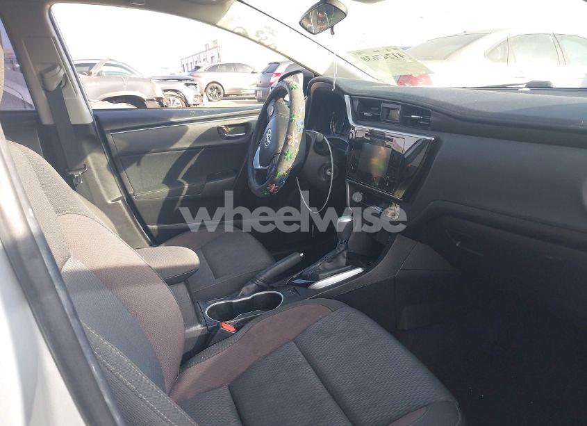 Photo 5 of 2018 Toyota Corolla LE (VIN 5YFBURHE3JP781685)