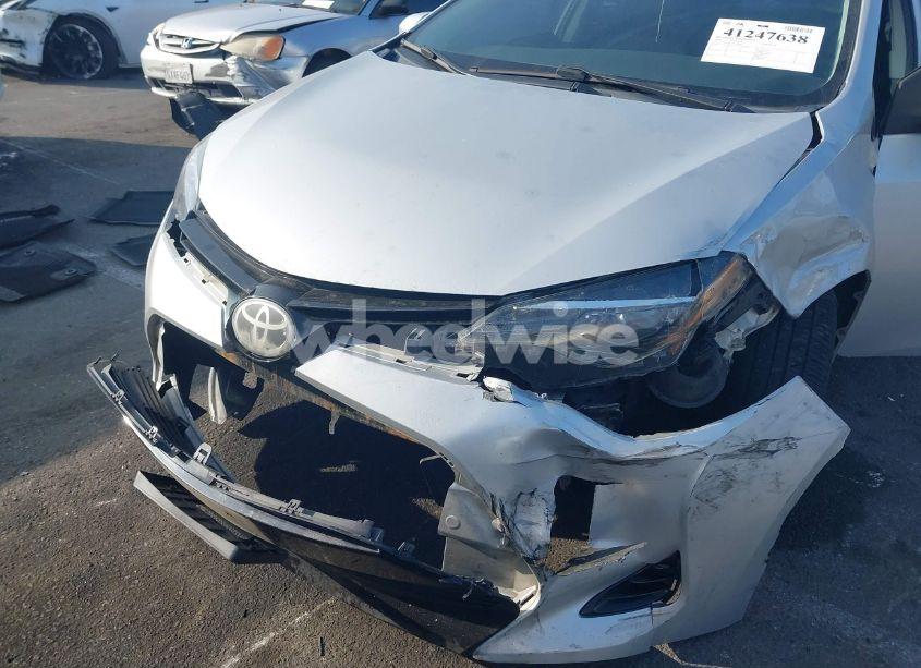 Photo 6 of 2018 Toyota Corolla LE (VIN 5YFBURHE3JP781685)