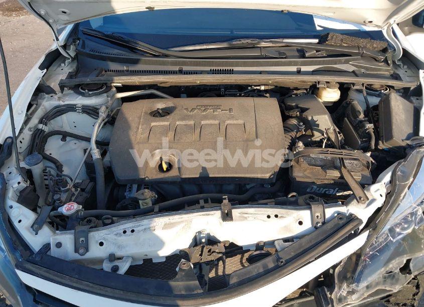 Photo 10 of 2018 Toyota Corolla SE (VIN 5YFBURHE3JP786160)