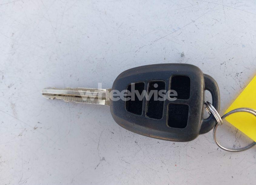 Photo 11 of 2018 Toyota Corolla SE (VIN 5YFBURHE3JP786160)