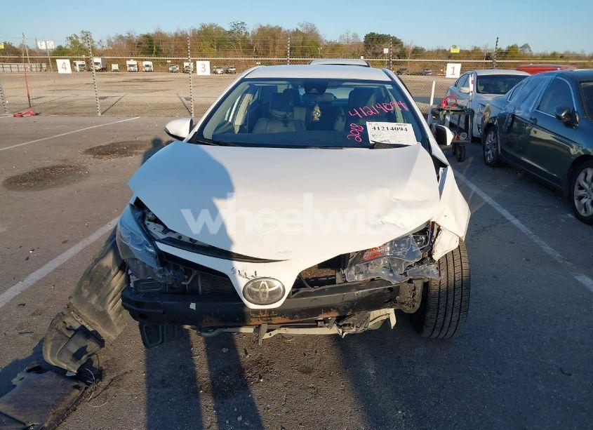 Photo 13 of 2018 Toyota Corolla SE (VIN 5YFBURHE3JP786160)