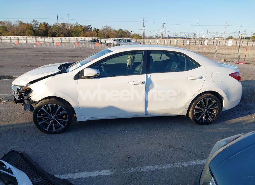 Photo 15 of 2018 Toyota Corolla SE (VIN 5YFBURHE3JP786160)