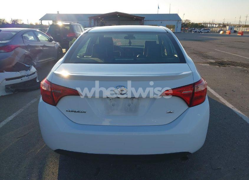 Photo 17 of 2018 Toyota Corolla SE (VIN 5YFBURHE3JP786160)