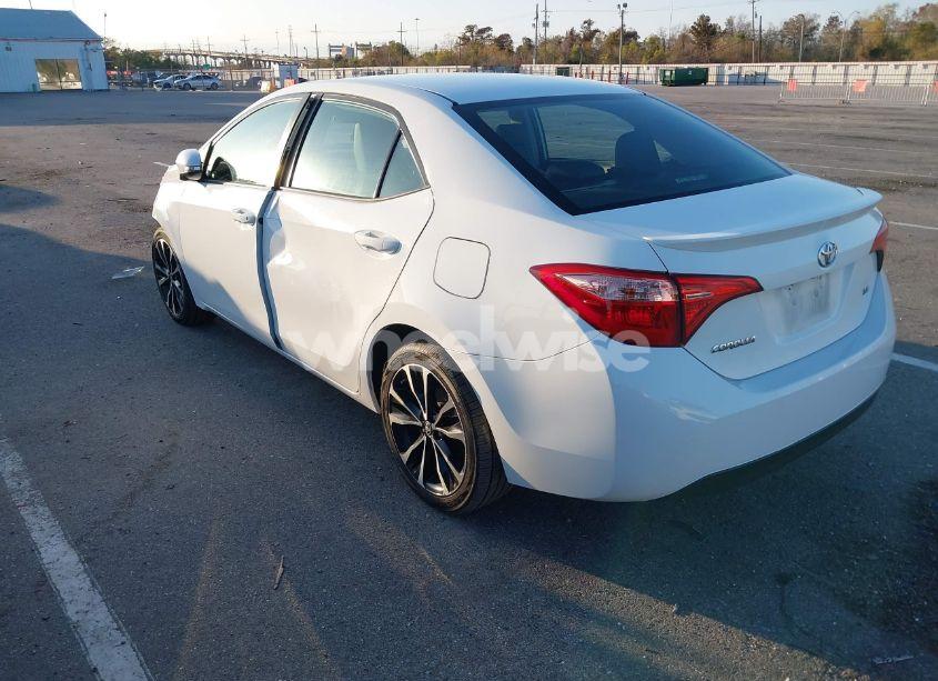 Photo 3 of 2018 Toyota Corolla SE (VIN 5YFBURHE3JP786160)
