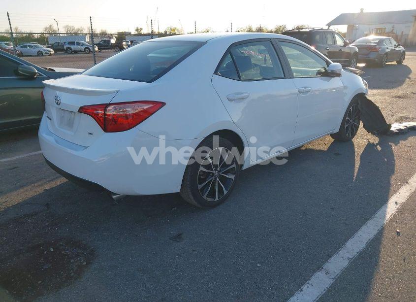 Photo 4 of 2018 Toyota Corolla SE (VIN 5YFBURHE3JP786160)