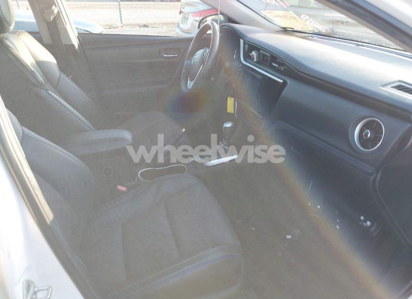 Photo 5 of 2018 Toyota Corolla SE (VIN 5YFBURHE3JP786160)