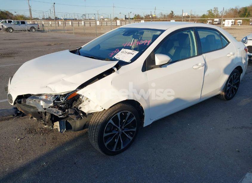 Photo 6 of 2018 Toyota Corolla SE (VIN 5YFBURHE3JP786160)