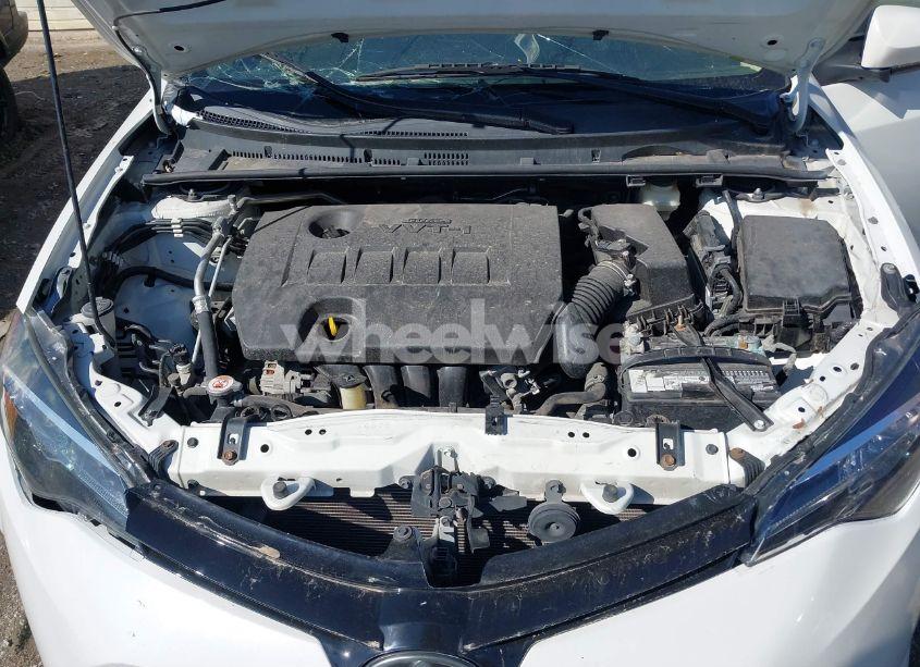 Photo 10 of 2018 Toyota Corolla LE (VIN 5YFBURHE3JP791942)