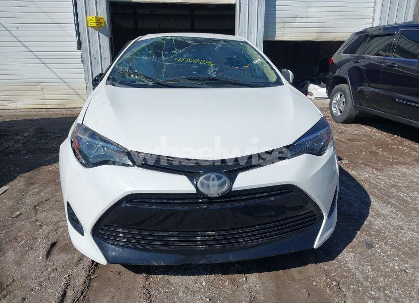 Photo 12 of 2018 Toyota Corolla LE (VIN 5YFBURHE3JP791942)