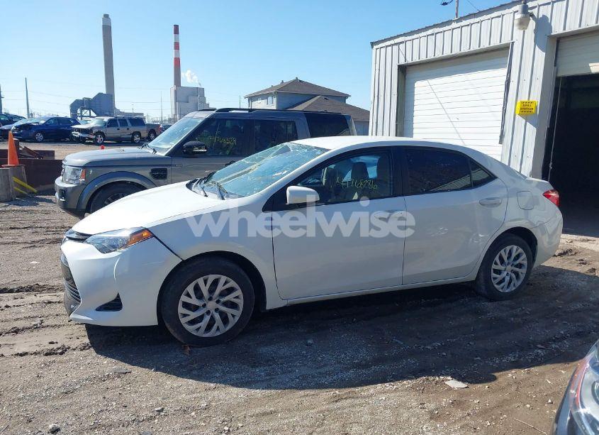 Photo 14 of 2018 Toyota Corolla LE (VIN 5YFBURHE3JP791942)