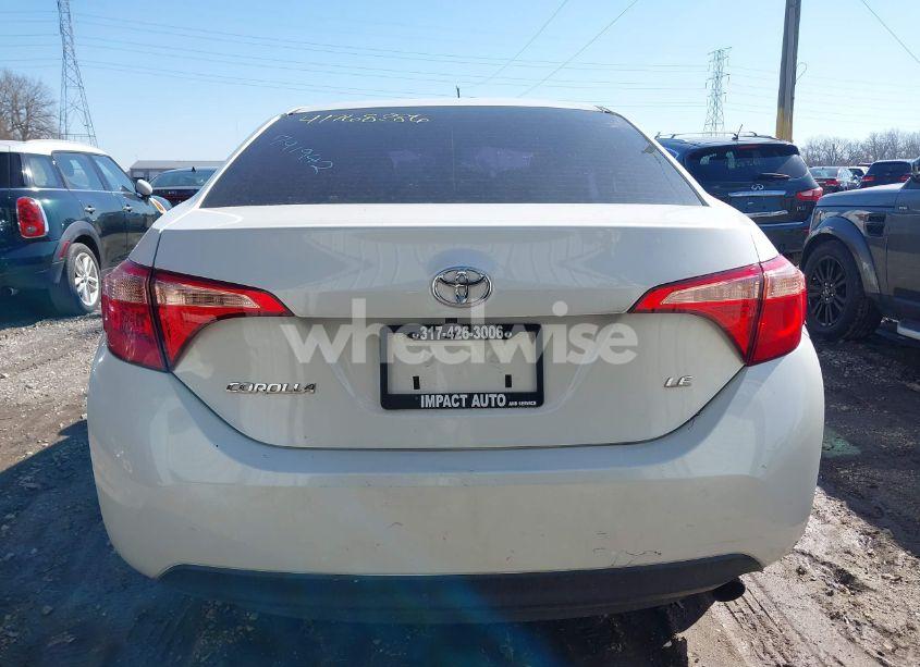 Photo 16 of 2018 Toyota Corolla LE (VIN 5YFBURHE3JP791942)