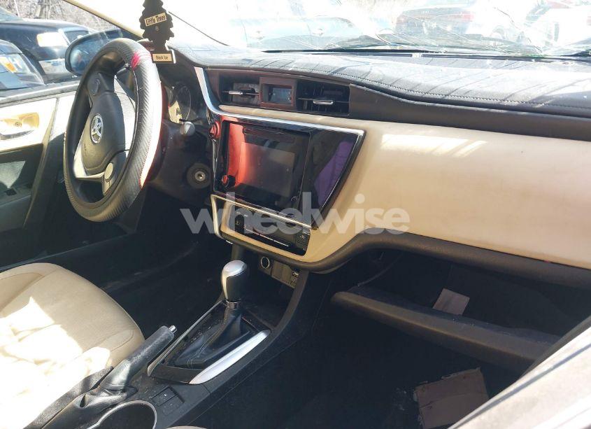 Photo 5 of 2018 Toyota Corolla LE (VIN 5YFBURHE3JP791942)