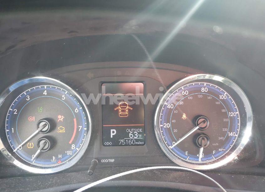 Photo 7 of 2018 Toyota Corolla LE (VIN 5YFBURHE3JP791942)