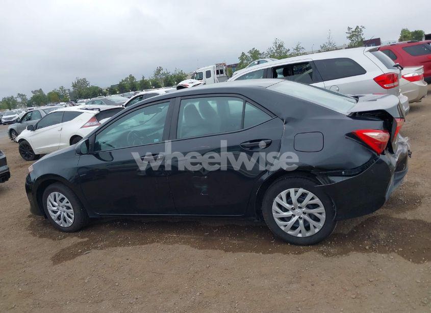 Photo 14 of 2018 Toyota Corolla LE (VIN 5YFBURHE3JP794243)