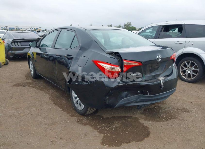 Photo 3 of 2018 Toyota Corolla LE (VIN 5YFBURHE3JP794243)