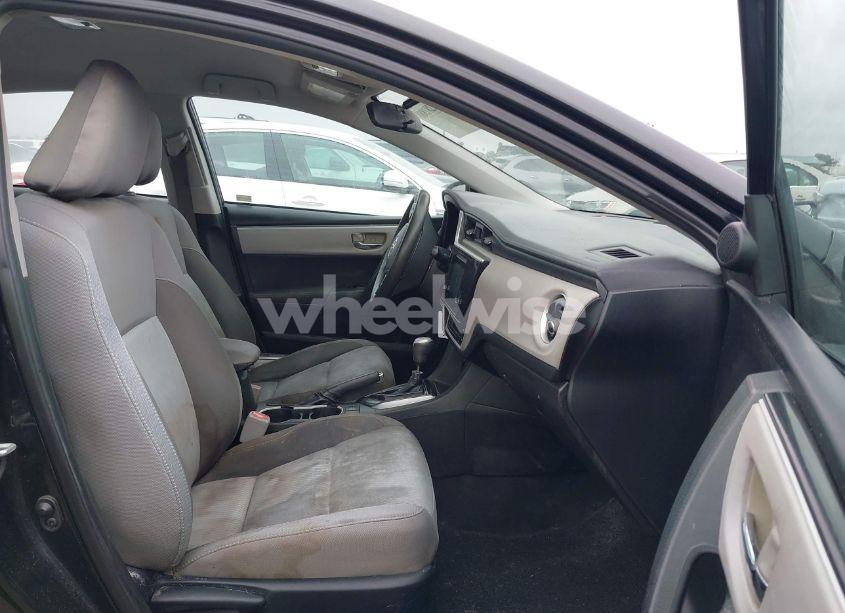 Photo 5 of 2018 Toyota Corolla LE (VIN 5YFBURHE3JP794243)
