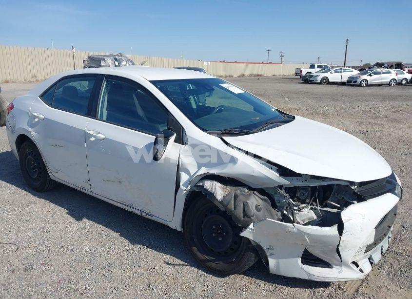 2018 Toyota Corolla LE (VIN 5YFBURHE3JP796106) main photo