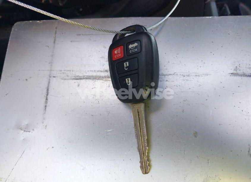 Photo 11 of 2018 Toyota Corolla LE (VIN 5YFBURHE3JP796106)