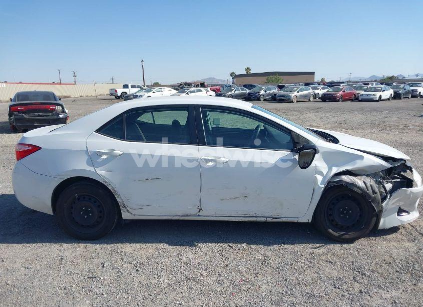 Photo 13 of 2018 Toyota Corolla LE (VIN 5YFBURHE3JP796106)