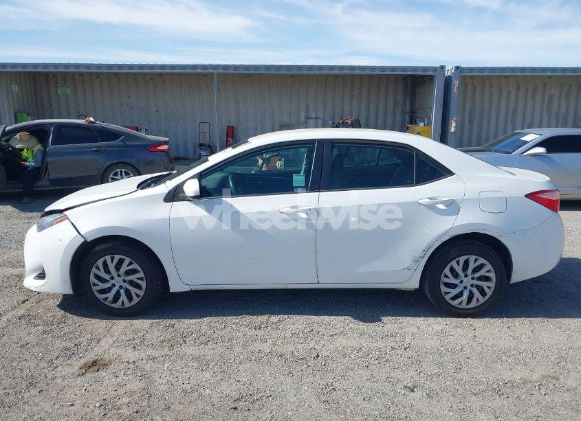 Photo 14 of 2018 Toyota Corolla LE (VIN 5YFBURHE3JP796106)