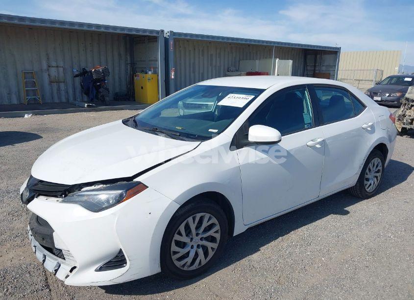 Photo 2 of 2018 Toyota Corolla LE (VIN 5YFBURHE3JP796106)