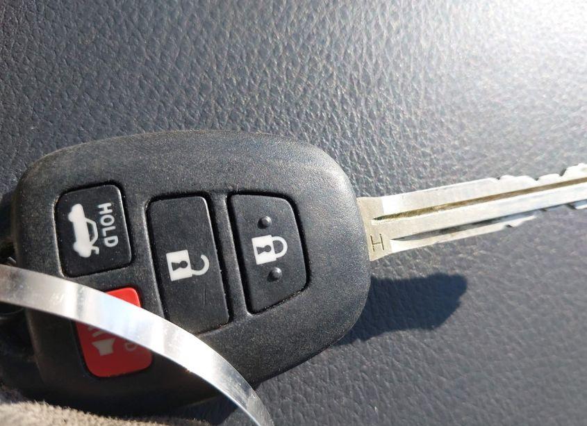 Photo 11 of 2018 Toyota Corolla LE (VIN 5YFBURHE3JP797952)