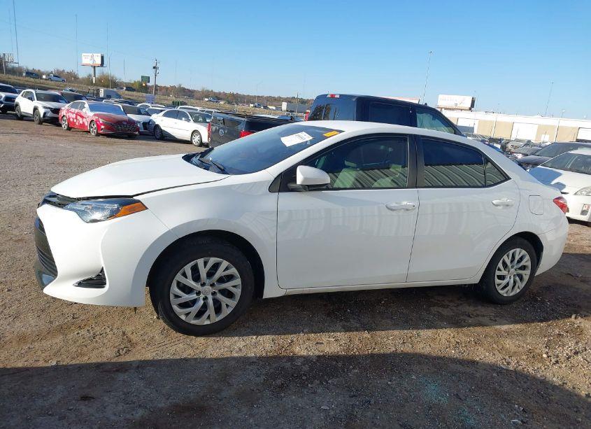 Photo 14 of 2018 Toyota Corolla LE (VIN 5YFBURHE3JP797952)