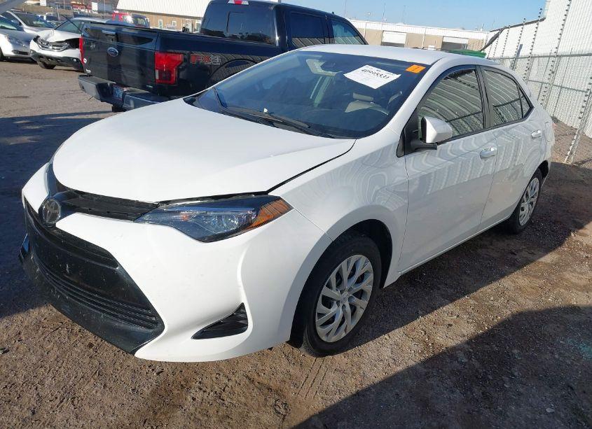 Photo 2 of 2018 Toyota Corolla LE (VIN 5YFBURHE3JP797952)
