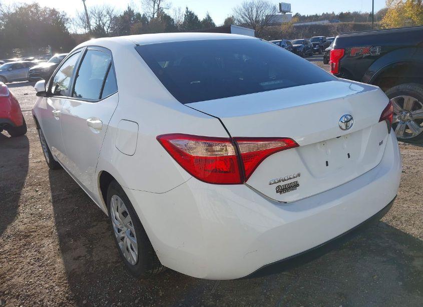 Photo 3 of 2018 Toyota Corolla LE (VIN 5YFBURHE3JP797952)