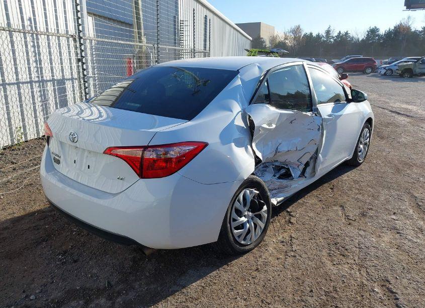 Photo 4 of 2018 Toyota Corolla LE (VIN 5YFBURHE3JP797952)