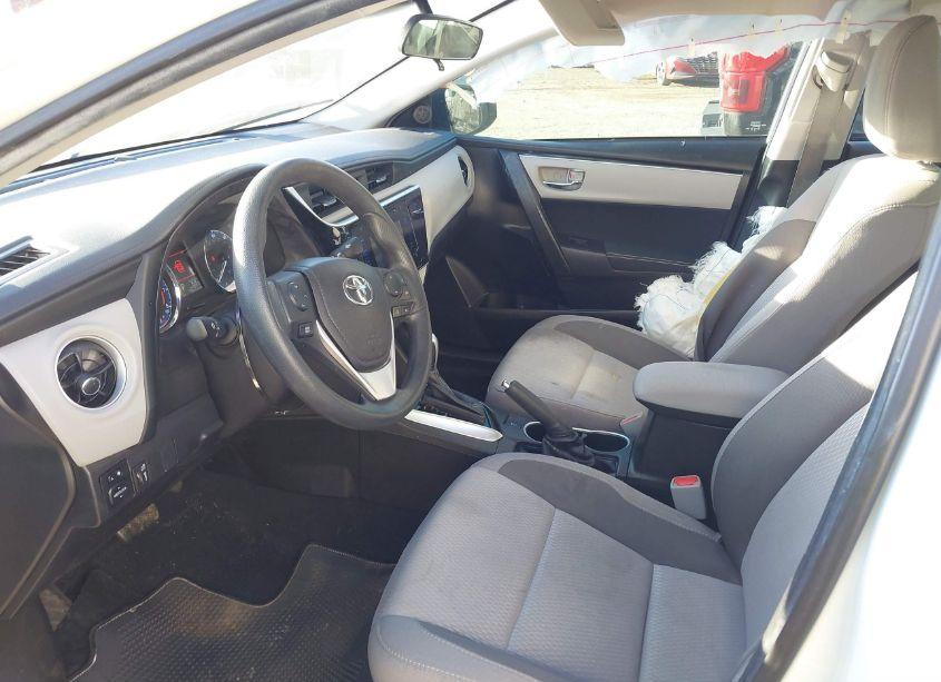 Photo 5 of 2018 Toyota Corolla LE (VIN 5YFBURHE3JP797952)