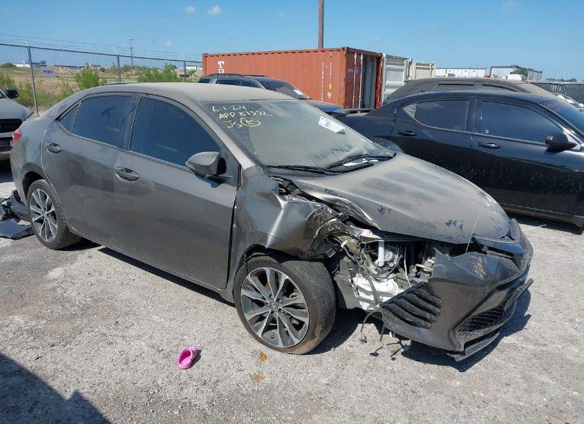 2018 Toyota Corolla SE (VIN 5YFBURHE3JP799975) main photo