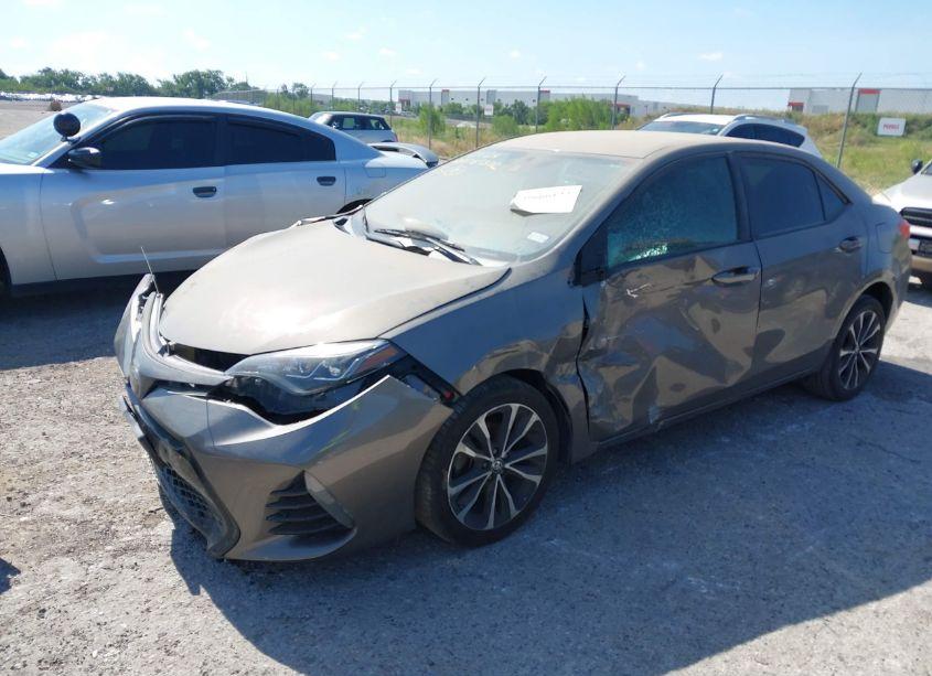 Photo 2 of 2018 Toyota Corolla SE (VIN 5YFBURHE3JP799975)