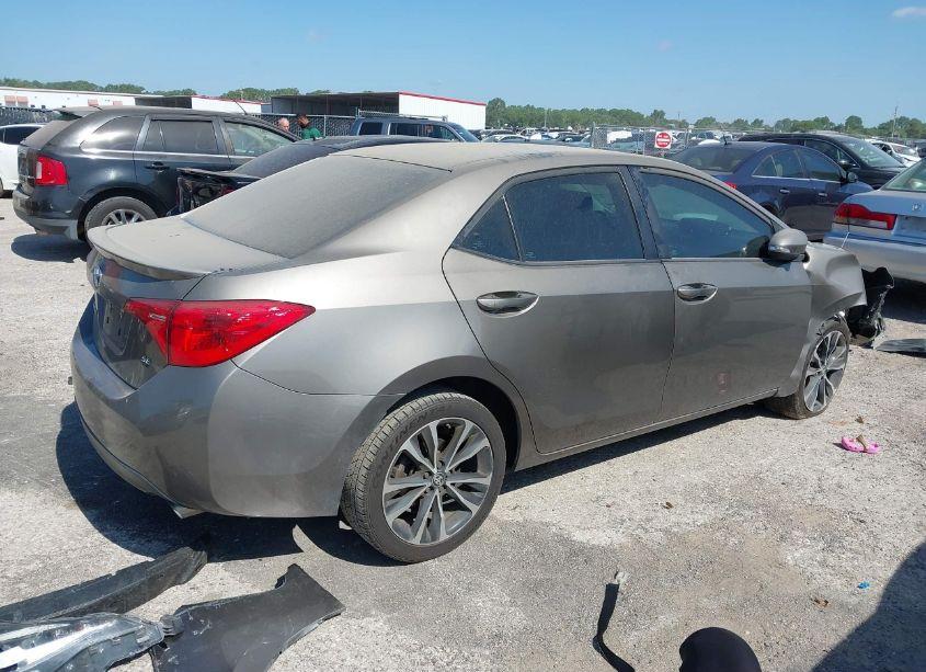 Photo 4 of 2018 Toyota Corolla SE (VIN 5YFBURHE3JP799975)
