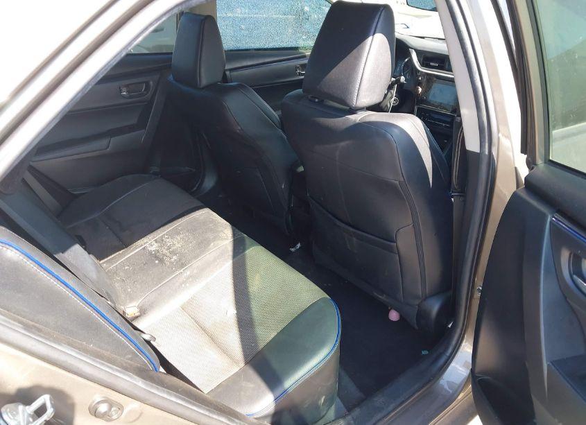 Photo 8 of 2018 Toyota Corolla SE (VIN 5YFBURHE3JP799975)