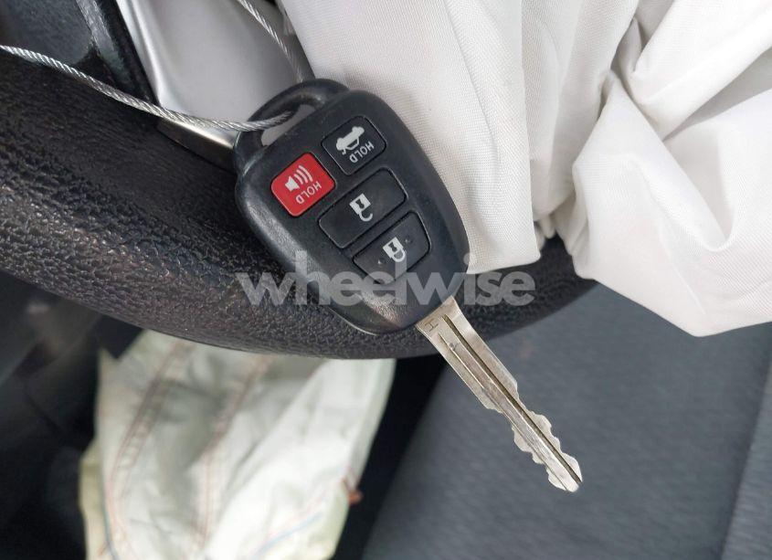 Photo 11 of 2018 Toyota Corolla LE (VIN 5YFBURHE3JP803202)