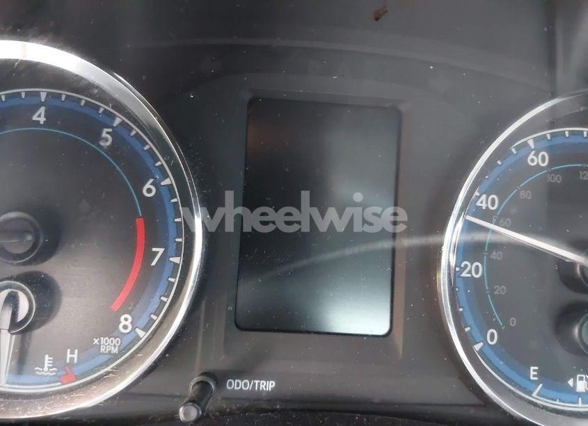 Photo 15 of 2018 Toyota Corolla LE (VIN 5YFBURHE3JP803202)