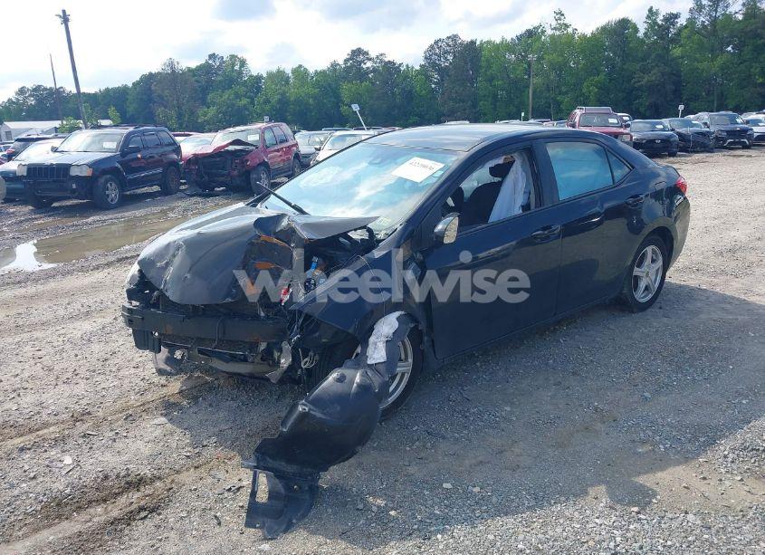 Photo 2 of 2018 Toyota Corolla LE (VIN 5YFBURHE3JP803202)