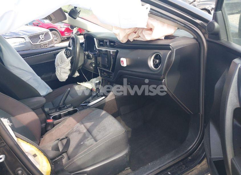 Photo 5 of 2018 Toyota Corolla LE (VIN 5YFBURHE3JP803202)