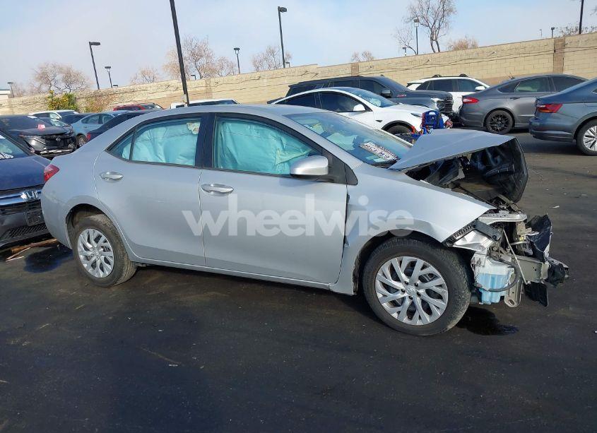 Photo 14 of 2018 Toyota Corolla LE (VIN 5YFBURHE3JP803748)