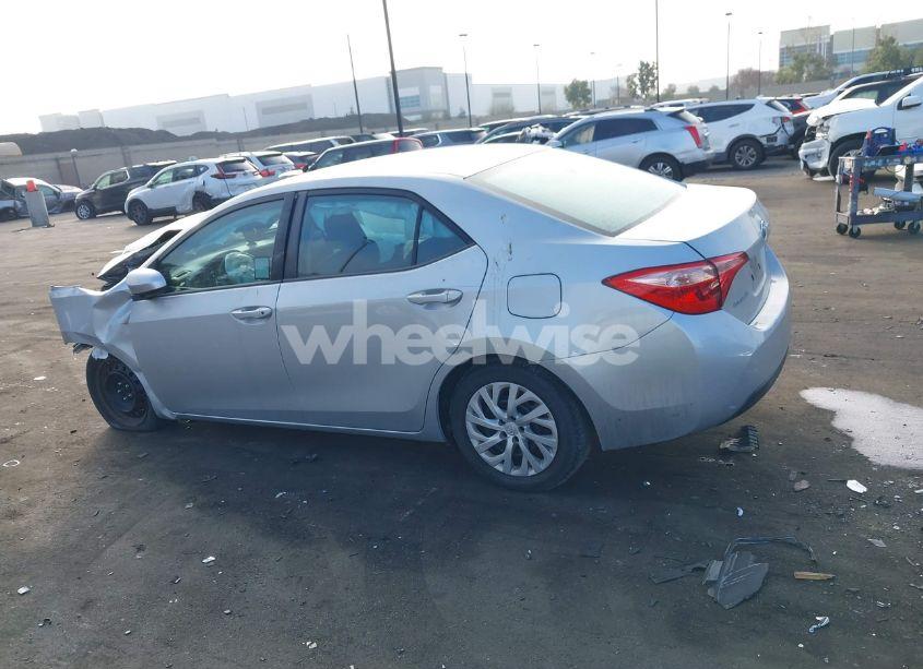 Photo 15 of 2018 Toyota Corolla LE (VIN 5YFBURHE3JP803748)