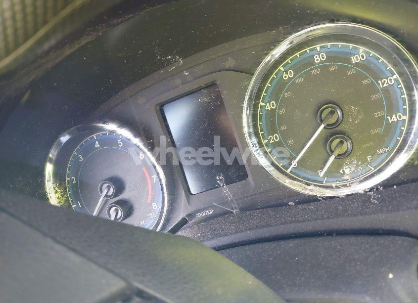 Photo 16 of 2018 Toyota Corolla LE (VIN 5YFBURHE3JP803748)