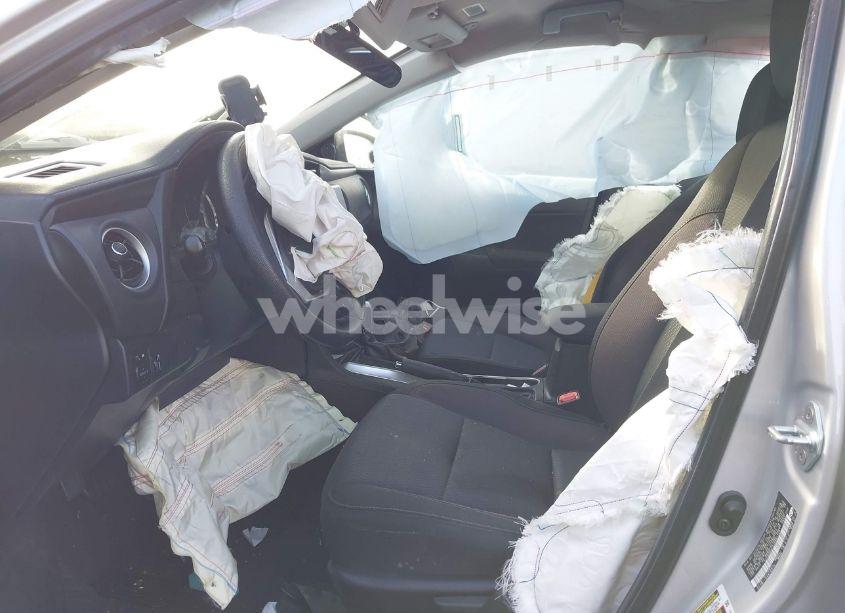 Photo 5 of 2018 Toyota Corolla LE (VIN 5YFBURHE3JP803748)