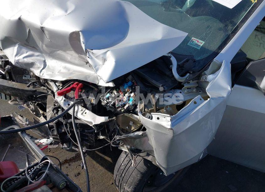 Photo 6 of 2018 Toyota Corolla LE (VIN 5YFBURHE3JP803748)