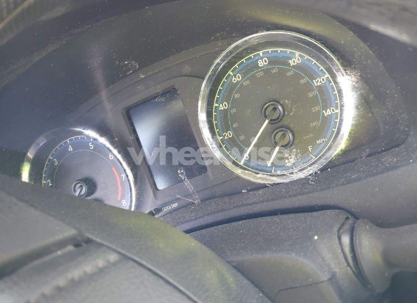 Photo 7 of 2018 Toyota Corolla LE (VIN 5YFBURHE3JP803748)