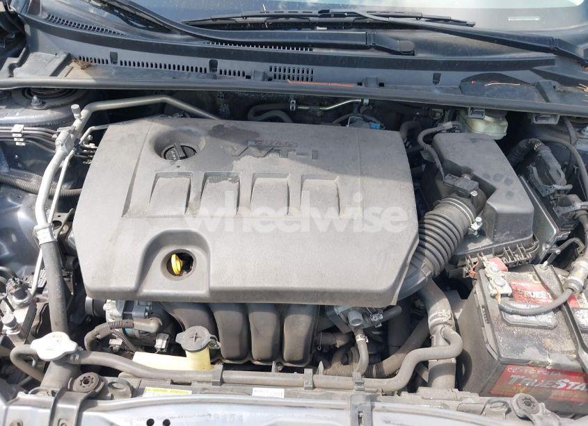 Photo 10 of 2018 Toyota Corolla SE (VIN 5YFBURHE3JP804821)