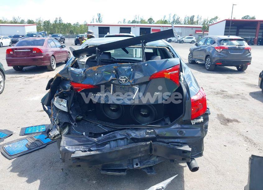 Photo 17 of 2018 Toyota Corolla SE (VIN 5YFBURHE3JP804821)